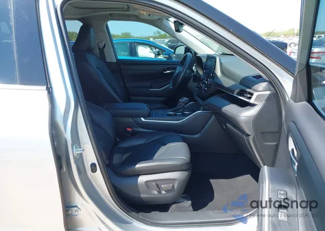 2021 Toyota Highlander Xle z USA, uszkodzony, nr VIN 5TDGZRAH8MS527199